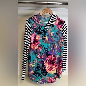 Excellent condition boutique brand lightweight shirt with hood - Large